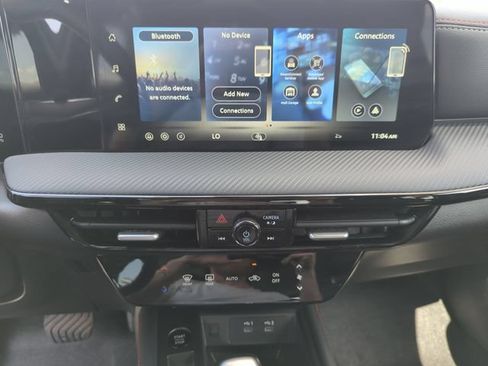 Used 2026 Nissan Kicks SR FWD image 37