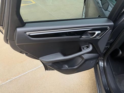 Used 2017 Porsche Macan AWD/4WD image 13