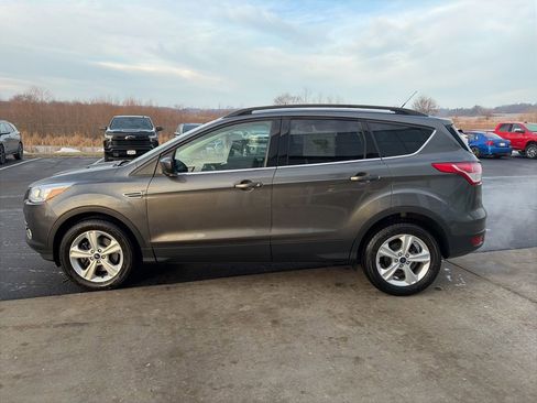 Used 2016 Ford Escape SE w/ Equipment Group 201A image 4