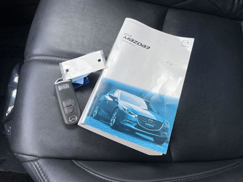 Used 2018 MAZDA MAZDA3 Touring image 13