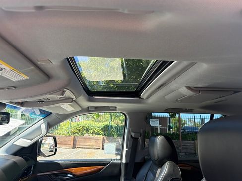Used 2018 Cadillac Escalade ESV Premium Luxury AWD/4WD image 22