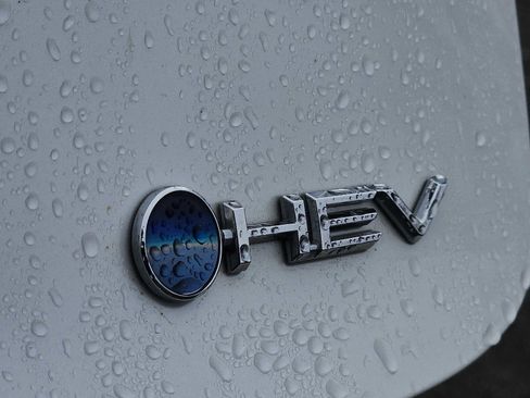 Used 2023 Toyota Prius XLE image 31