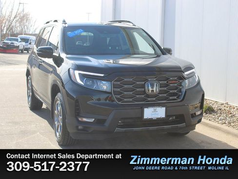 Certified 2023 Honda Passport TrailSport image 3