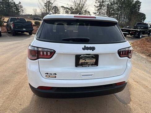 New 2026 Jeep Compass Latitude image 9