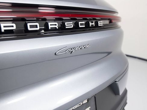 Certified 2026 Porsche Cayenne E-Hybrid AWD/4WD image 35