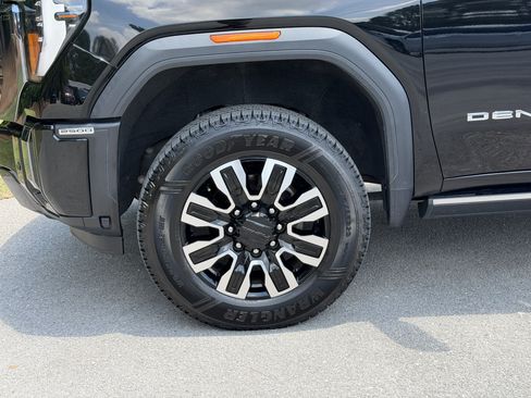 Used 2024 GMC Sierra 2500 Denali Ultimate AWD/4WD image 12
