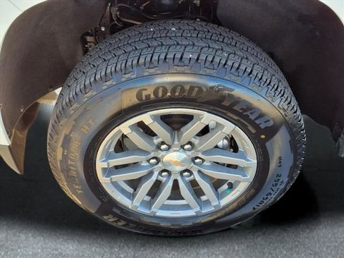 Used 2024 Chevrolet Colorado LT w/ LT Convenience Package II image 25