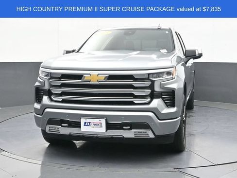 Used 2025 Chevrolet Silverado 1500 High Country AWD/4WD image 2