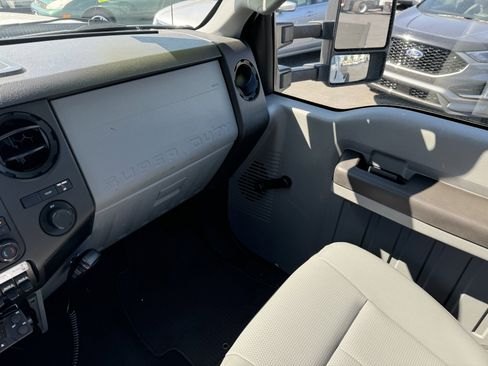 Used 2015 Ford F550 2WD Regular Cab Super Duty image 18