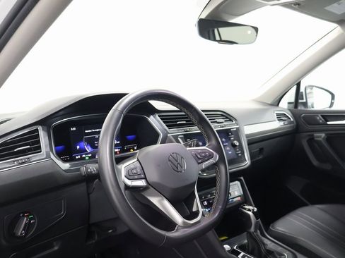 Used 2023 Volkswagen Tiguan SE image 15