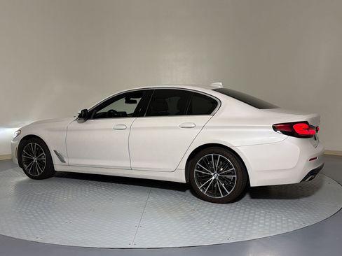 Used 2023 BMW 530i w/ Convenience Package RWD image 3