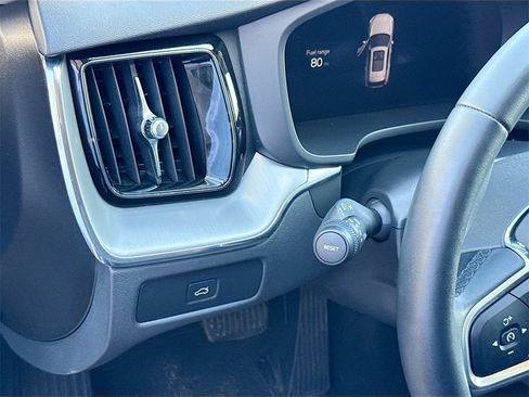 Used 2023 Volvo XC60 B5 Core image 11