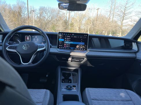 Certified 2025 Volkswagen Tiguan S image 25