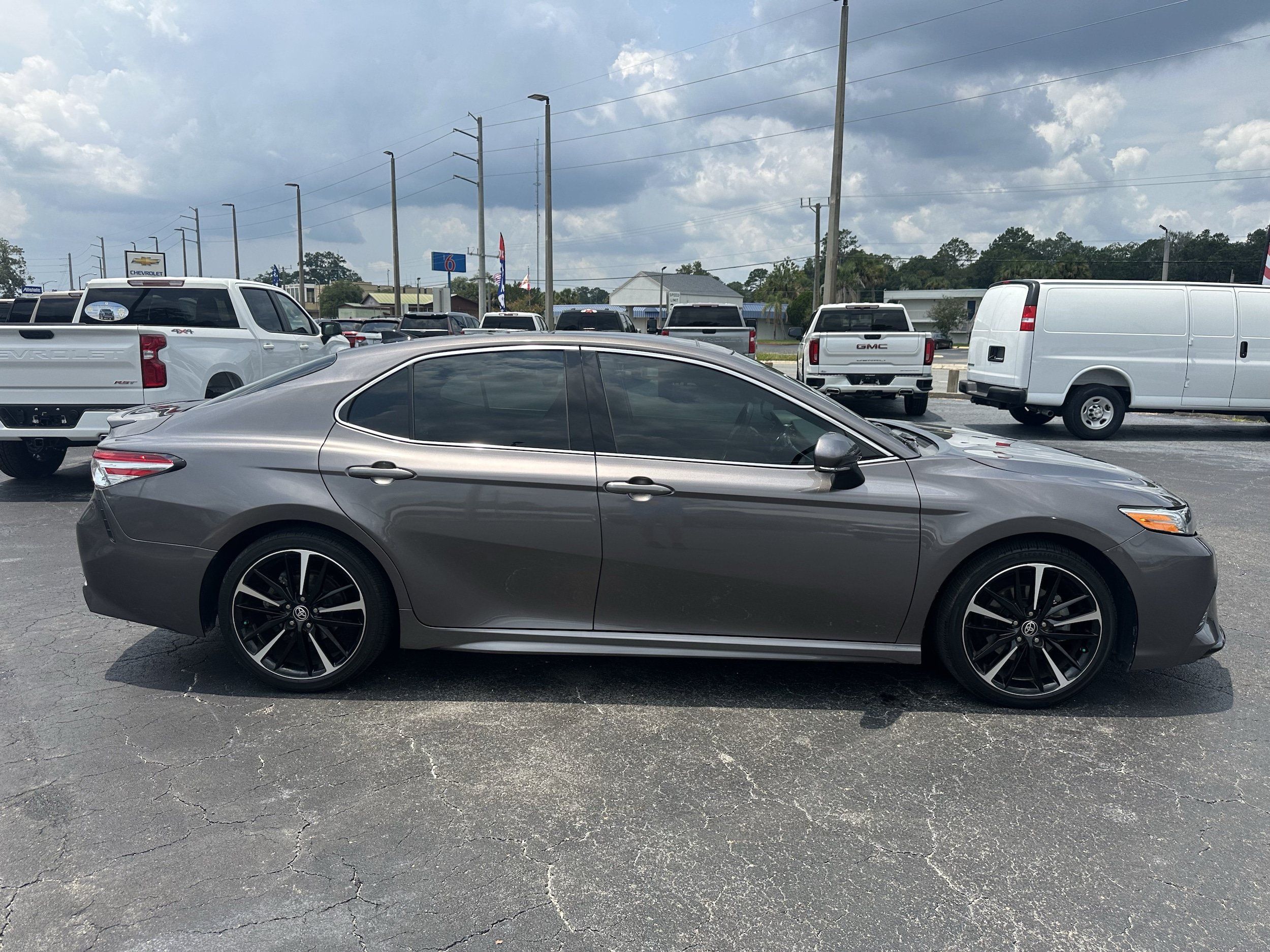 Used 2020 Toyota Camry XSE FWD image 4
