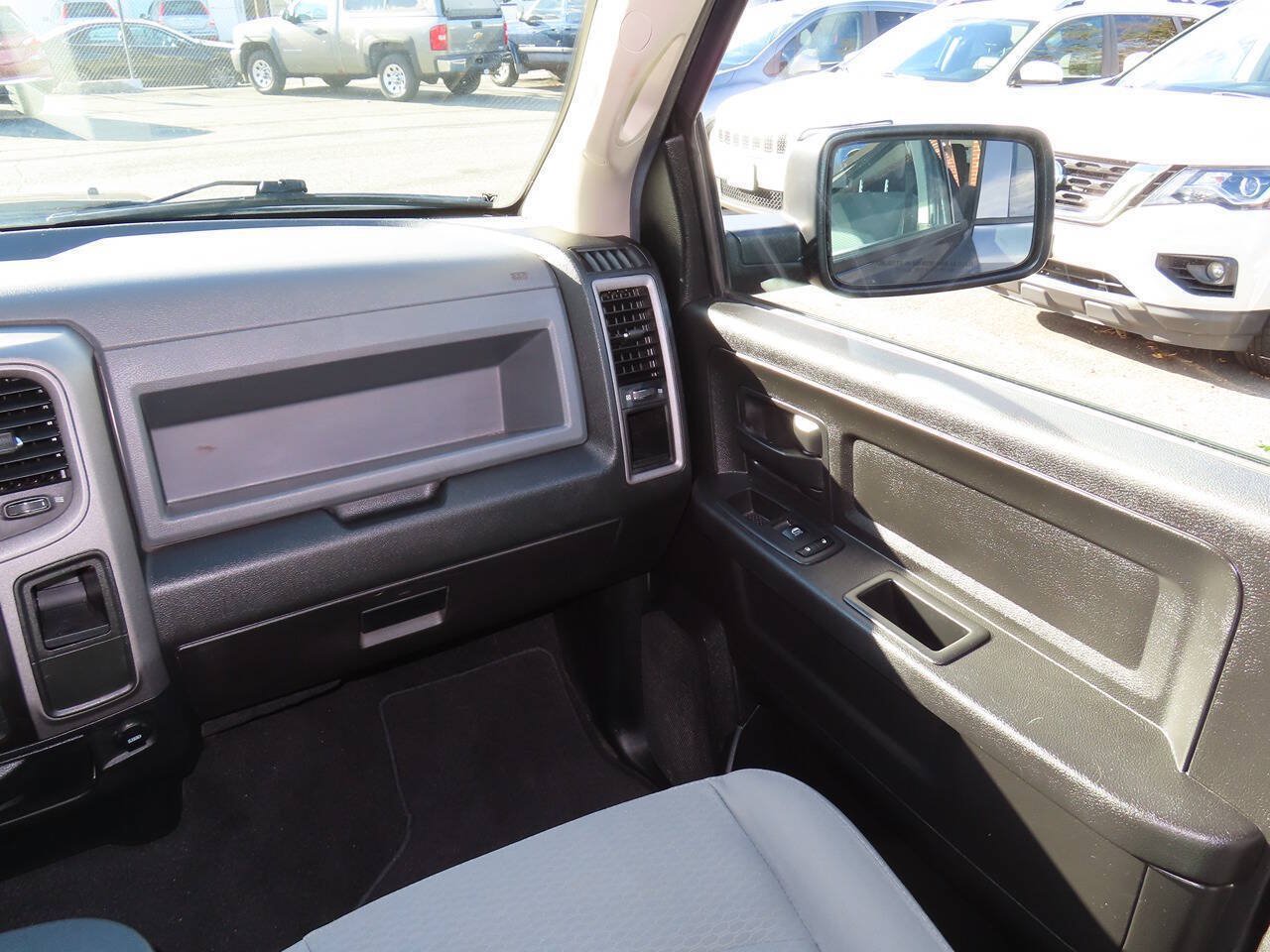 Used 2018 RAM 1500 Express w/ Express Value Package AWD/4WD image 13