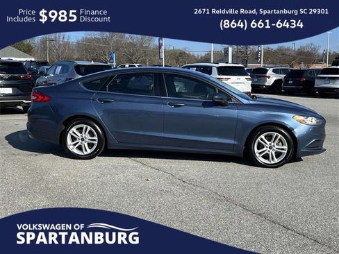 Used 2018 Ford Fusion SE image 2