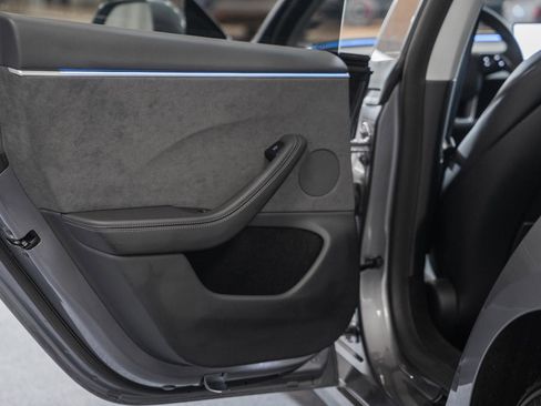 Used 2025 Tesla Model 3 Long Range image 37