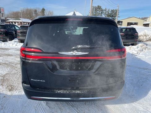 New 2026 Chrysler Pacifica Select image 6