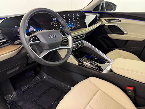 Certified 2025 Audi Q5 Premium w/ Convenience Package image 4