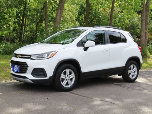 Certified 2022 Chevrolet Trax LT w/ LT Convenience Package AWD/4WD image 19