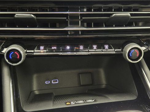 New 2026 Chevrolet Traverse LT w/ Midnight/Sport Edition FWD image 20