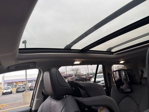 Used 2024 Toyota Grand Highlander Limited image 10