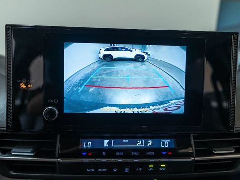 Certified 2025 Toyota Sienna LE FWD image 29
