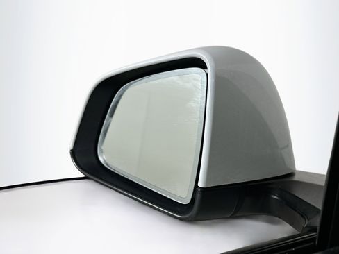 Used 2022 Tesla Model Y Long Range image 16