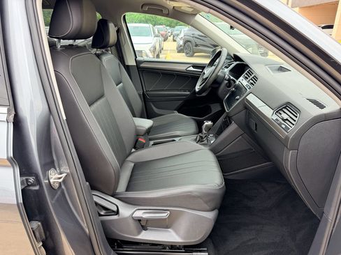 Used 2022 Volkswagen Tiguan SE FWD image 12