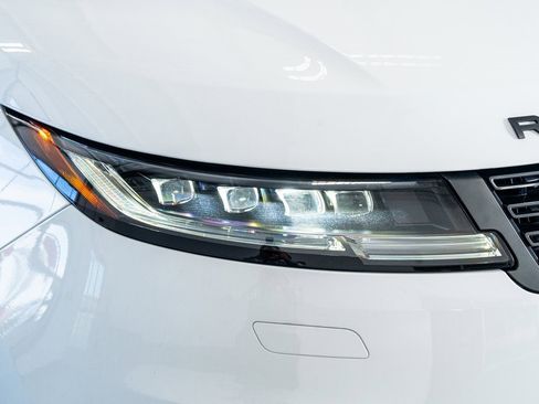 Used 2024 Land Rover Range Rover Sport Dynamic SE image 19