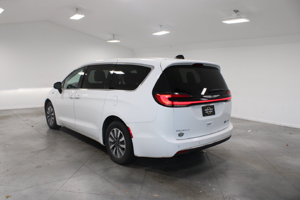 Used 2024 Nissan Versa SR FWD image 53