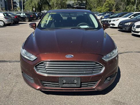 Used 2015 Ford Fusion SE FWD image 2
