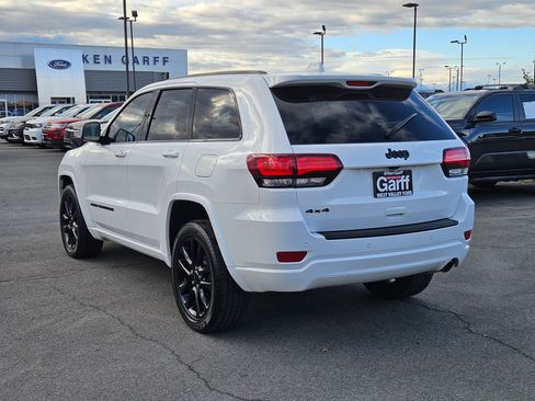 Used 2022 Jeep Grand Cherokee Laredo X AWD/4WD image 9