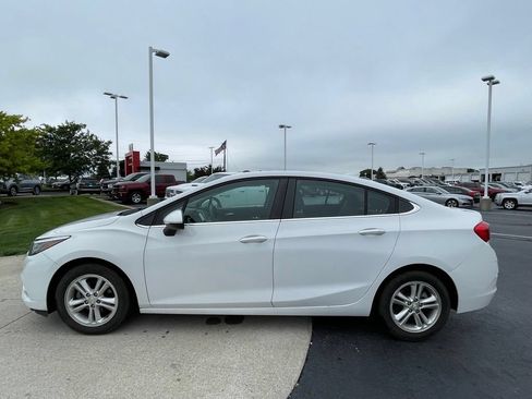 Used 2017 Chevrolet Cruze LT w/ Convenience Package FWD image 4