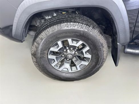 Used 2018 Toyota Tacoma TRD Off-Road AWD/4WD image 24