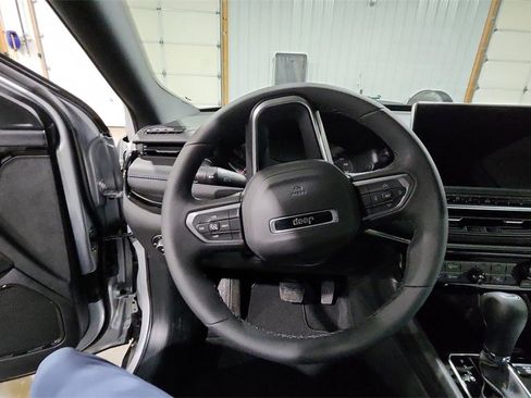 New 2026 Jeep Compass Latitude image 18