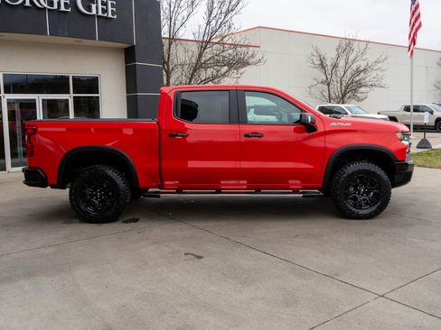 Used 2022 Chevrolet Silverado 1500 ZR2 w/ Technology Package image 8