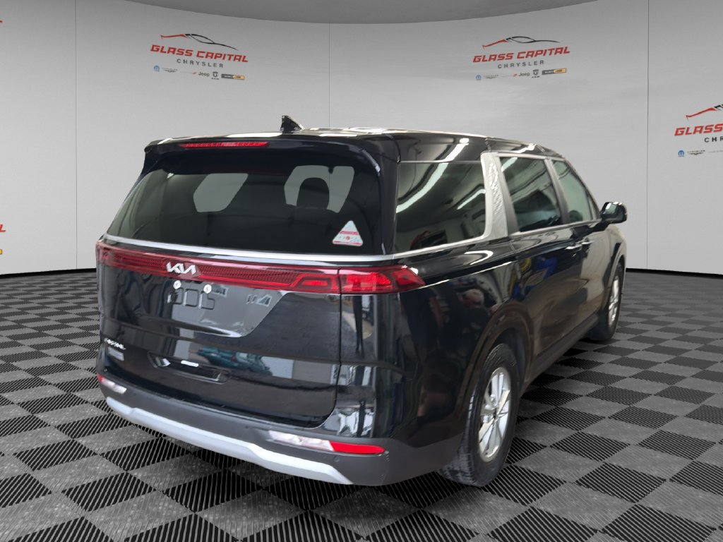 Used 2023 Kia Carnival LX FWD image 7