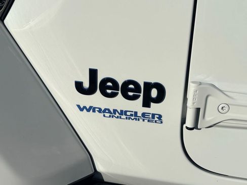 Used 2022 Jeep Wrangler Unlimited Sahara image 11