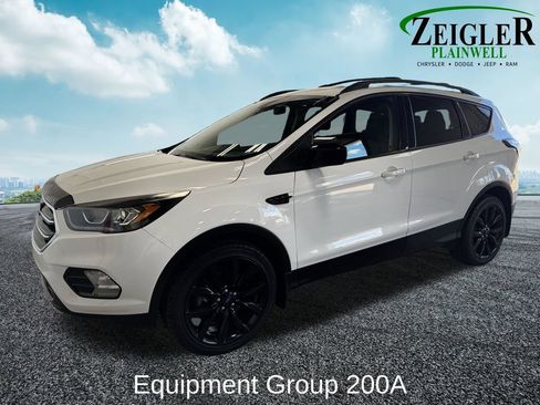 Used 2018 Ford Escape SE w/ SE Sport Appearance Package AWD/4WD image 2