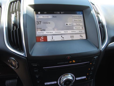 Used 2019 Ford Edge Titanium FWD image 19
