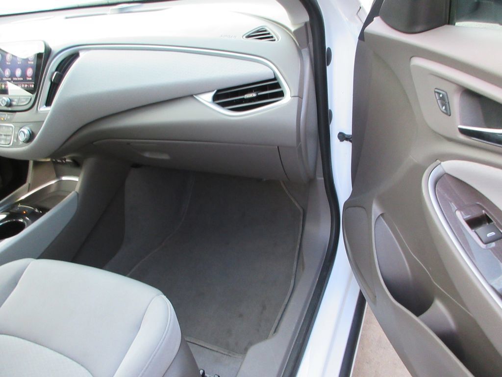 Used 2025 Chevrolet Malibu LT FWD image 18