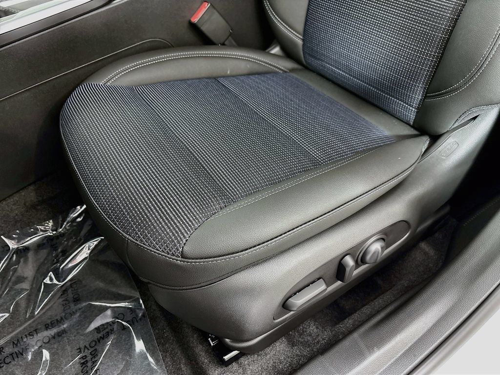 New 2026 Buick Envista Sport Touring w/ Convenience I Package FWD image 18