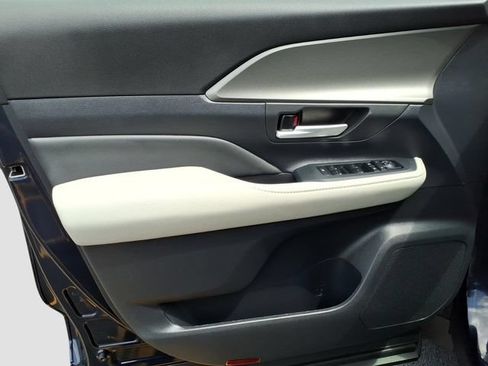 Used 2026 Toyota Grand Highlander AWD Hybrid image 2