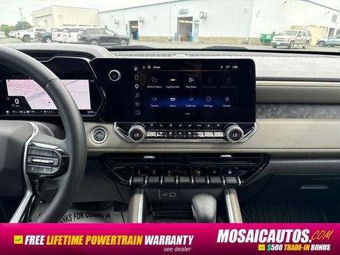 Used 2025 Chevrolet Colorado ZR2 w/ Technology Package AWD/4WD image 15