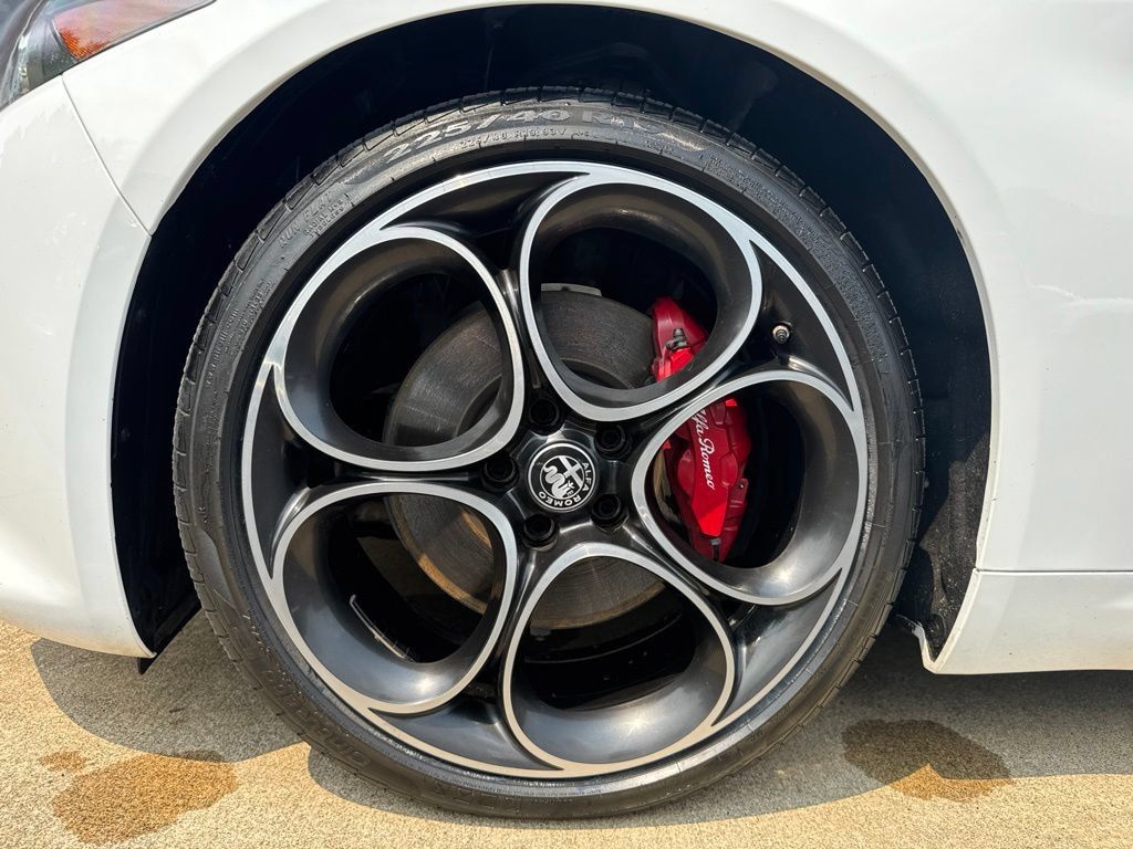 Used 2022 Alfa Romeo Giulia Veloce AWD/4WD image 25