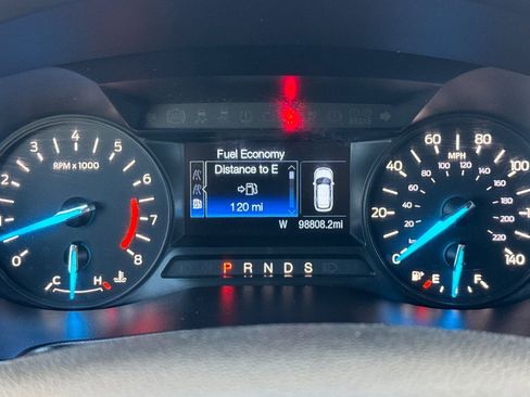 Used 2019 Ford Explorer XLT image 24