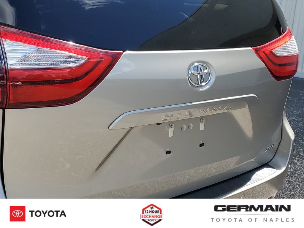 Used 2017 Toyota Sienna XLE w/ XLE Navigation Package FWD image 18