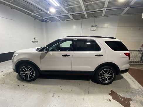 Used 2018 Ford Explorer Sport w/ Equipment Group 401A AWD/4WD image 3