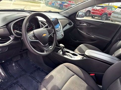 Used 2022 Chevrolet Malibu LT FWD image 16